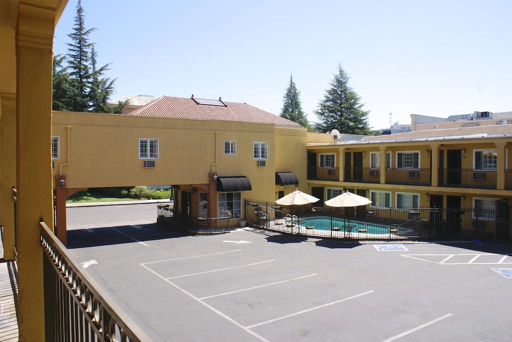 Napa Valley Hotel & Suites Екстериор снимка