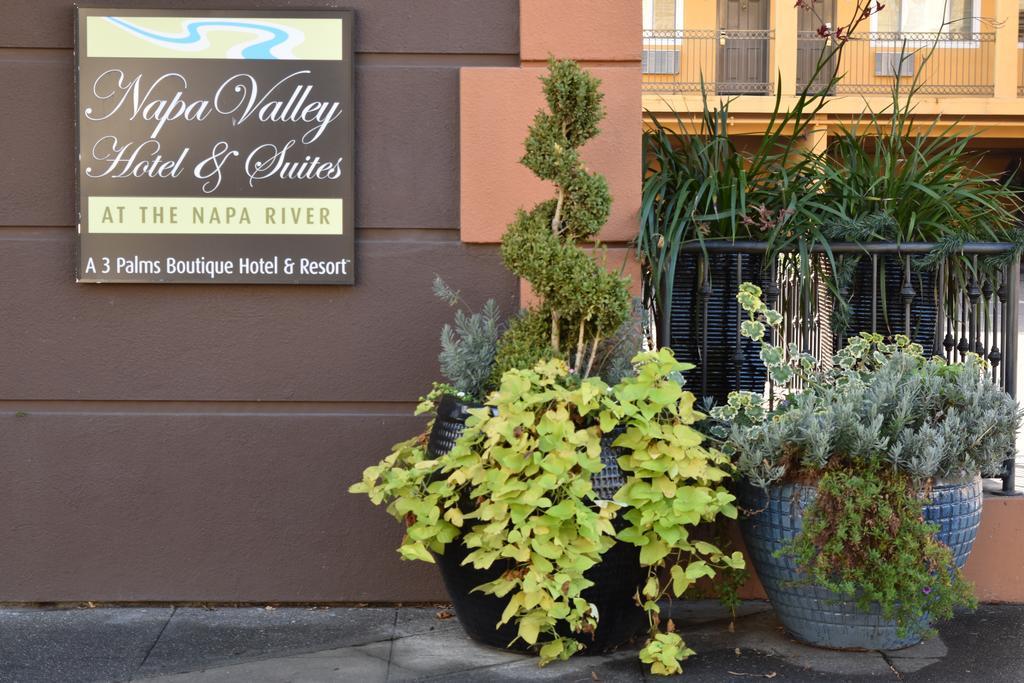 Napa Valley Hotel & Suites Екстериор снимка