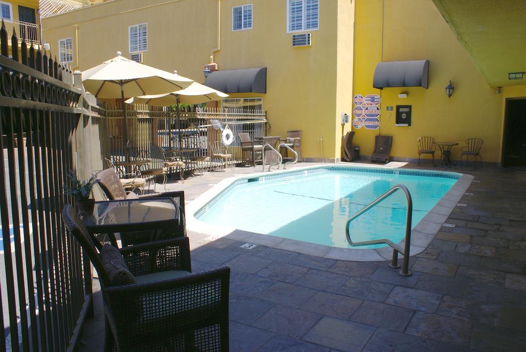 Napa Valley Hotel & Suites Екстериор снимка
