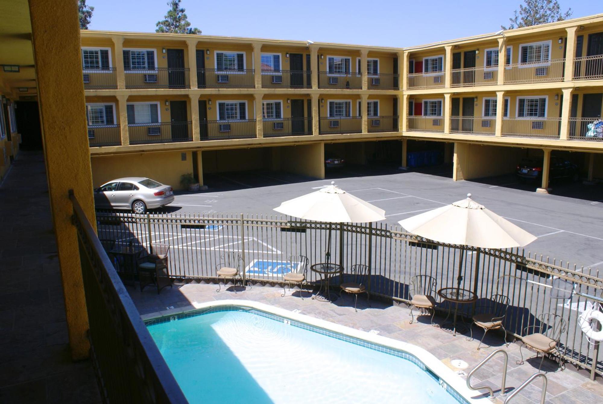 Napa Valley Hotel & Suites Екстериор снимка